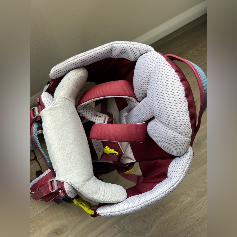 Deuter Kid Comfort Child Carrier in Maroon NWOT - Picture 8 of 10